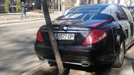 В Киеве Геннадий Балашов оскандалился, припарковав авто на тротуаре со словами "Мне по*уй" (фото, видео)