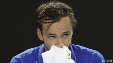 Во время матча Australian Open у теннисиста пошла кровь из носа