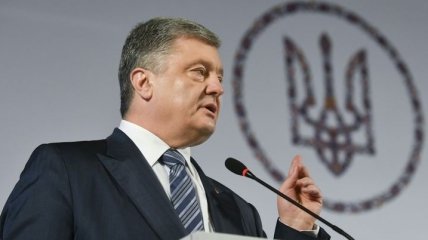 Порошенко прокомментировал решение КС о роспуске Рады