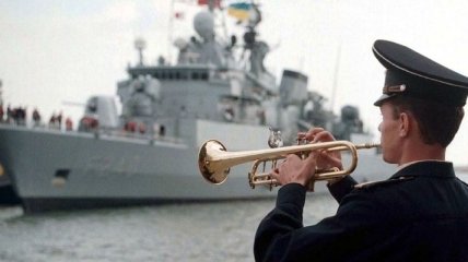 "Си Бриз-2012": Военные корабли вышли в море