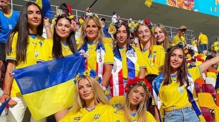 Жены украинских футболистов проникли в Рим, несмотря на запрет (фото)