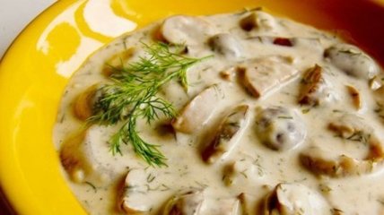 Рецепт дня: вкусные белые грибы в сметане