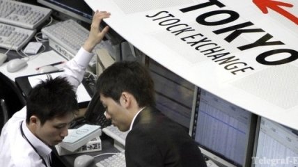Падением котировок начались биржевые торги в Токио