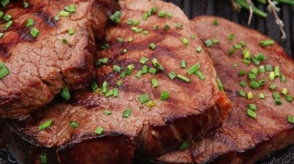 Ученые из Гарварда не рекомендуют женщинам есть мясо