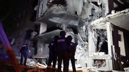Зруйнований російською ракетою житловий будинок