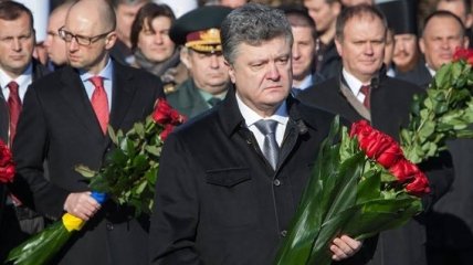 Первые лица Украины возложили цветы к могиле Неизвестного солдата
