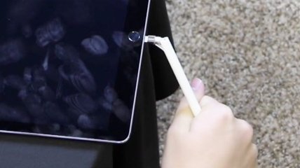 Американец сломал Apple Pencil во время зарядки (Видео)