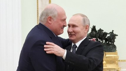 Лукашенко не може зрадити путіна, але хоче відновити зв'язки із Заходом
