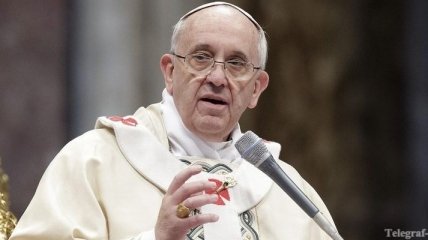 Папа Римский молится за жертв столкновений в Киеве 