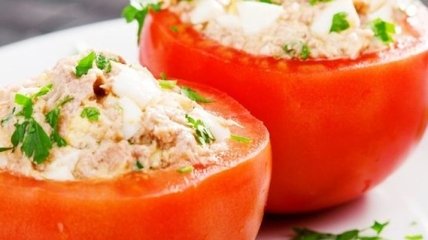 Рецепт дня: фаршированные помидоры с тунцом
