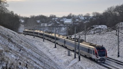 "Новогодние" поезда УЗ: открыта продажа билетов на популярные направления