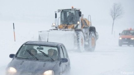 В Румынии из-за снегопадов и ураганного ветра перекрыли часть дорог