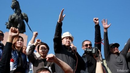 Это вам не Беларусь: в сети обсуждают фото протестов в Бишкеке