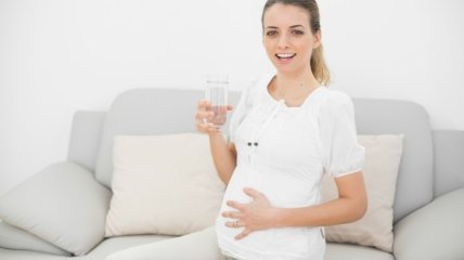 Вода для беременной и кормящей мамы: как сделать правильный выбор