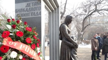 Памятник детям блокадного Ленинграда в Ереване
