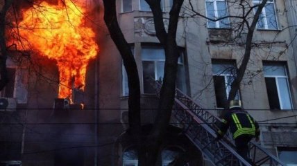 В Одессе в колледже произошел масштабный пожар: фото и видео