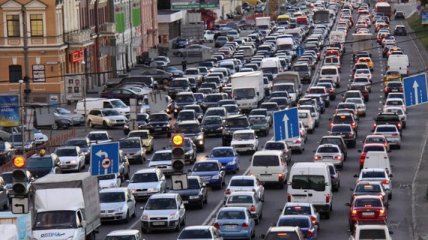 Столицу Украины сковали пробки на дорогах