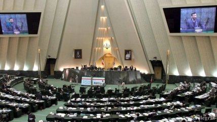Протесты в Иране: проходит закрытое заседание парламента