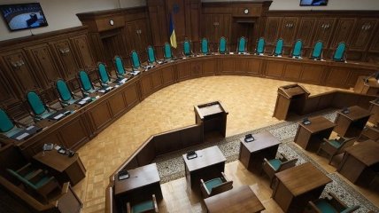 Четверо судей КСУ отказались участвовать в заседаниях