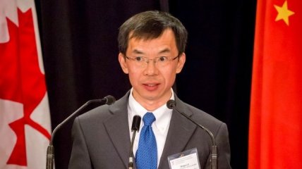 Посол Китая во Франции Лу Шайе, который попал в скандал