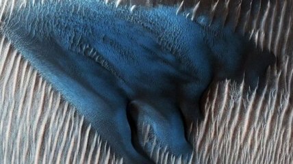 NASA обнародовало снимок голубых дюн на Марсе 