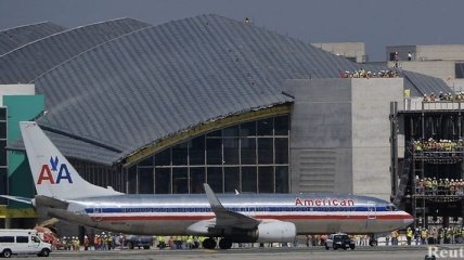 American Airlines приостановила полеты из-за отвалившихся кресел
