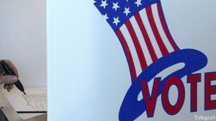 В США закрылись первые участки голосования, и начался подсчет
