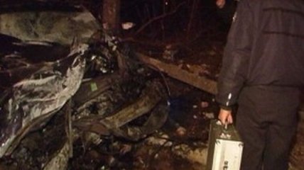 В Киеве BMW врезался в столб: 5 жертв 