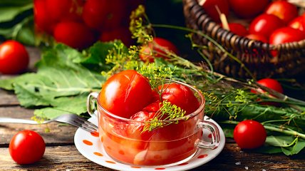 Смачні квашені помідори – знахідка у сезон морозів