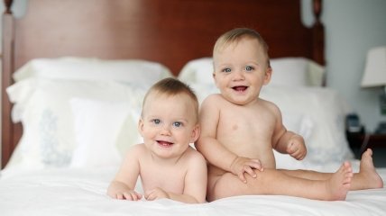 ВИДЕОпозитив: как уложить спать близнецов