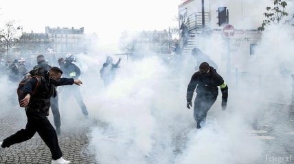 Протесты "желтых жилетов": полиция применила слезоточивый газ 