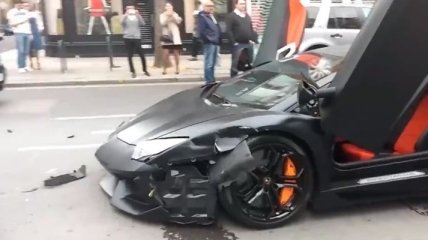 Авария с участием Lamborghini Aventador в Лондоне (Видео)