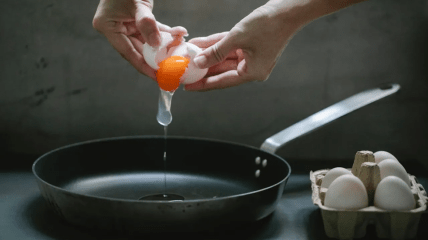 Разбивание яиц