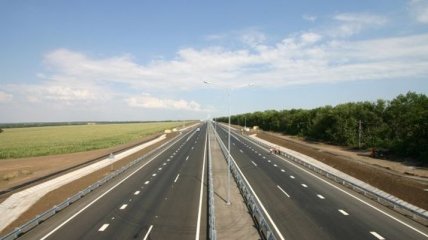 Стало известно, когда в Украине начнут строить платные дороги