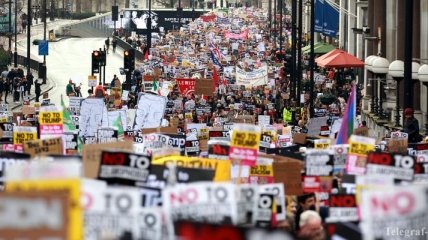 В Лондоне многотысячный протест призвал отменить визит Трампа