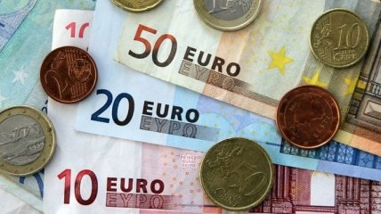 Курс евро рекордно укрепляется, вопреки ожиданием Европейского центробанка