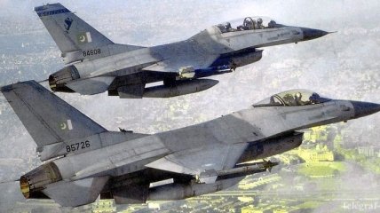 ВВС Пакистана уничтожили 53 боевика на границе с Афганистаном