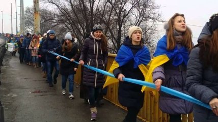 В Виннице люди выстроились в "цепи единения" в честь Дня соборности Украины