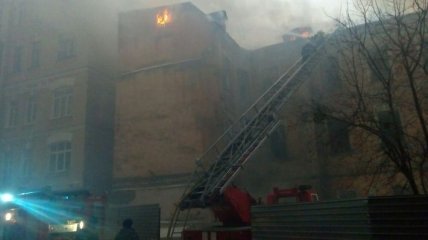 Спасатели ликвидировали пожар на ул. Грушевского в Киеве