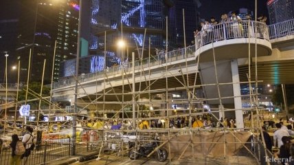 Полиция разобрала часть баррикад в Гонконге 