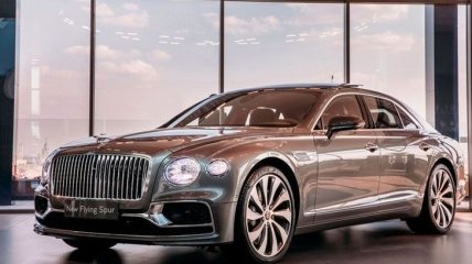 Bentley Flying Spur 2020: компания начала поставки нового седана класса люкс