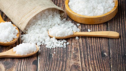 Наши предки верили, что рассыпаная соль - не к добру