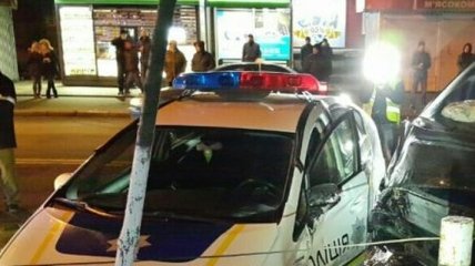 В Киеве в ДТП сильно пострадали двое полицейских