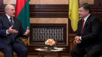 Лукашенко поздравил Порошенко с Днем Независимости