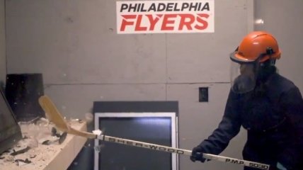 Клуб НХЛ предложил болельщикам посещать "комнату ярости" (Видео)