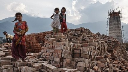 Детский труд на производстве кирпича в Непале (Фото)