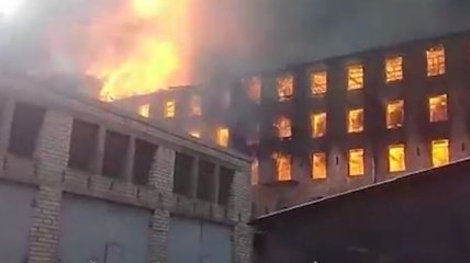 Нарушения нашли год назад, но не устранили: вскрылась причина смертельного пожара на фабрике в Питере