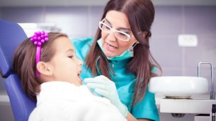 Смена молочных зубов на постоянные: консультация специалиста