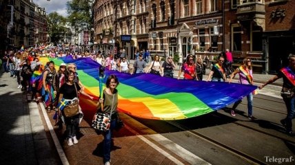 В Амстердаме мужчин оштрафовали за листовки против гомосексуализма