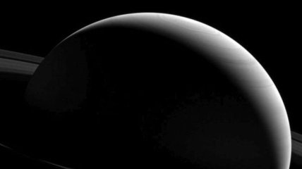 В NASA продемонстрировали снимки малых спутников Сатурна  